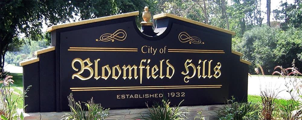 The City of Bloomfield Hills welcome sign, established 1932, features black